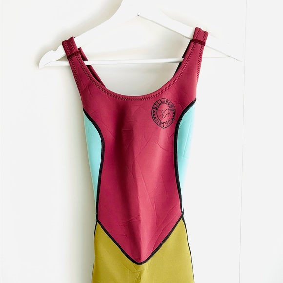 Like new, worn twice. Billabong surf capsule sleeveless wetsuit, 1 mm. - Picture 2 of 5